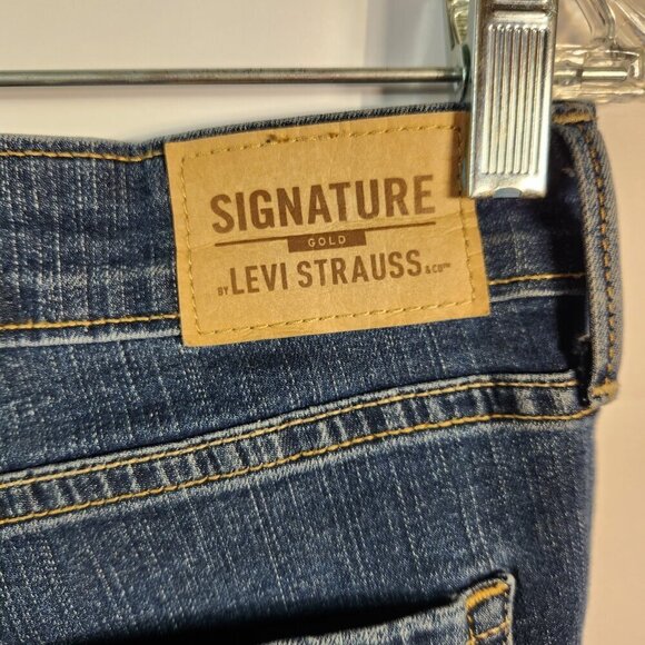 Signature Gold by Levi Strauss Mid Rise Capri. Size 14 waist 32 - Picture 4 of 9